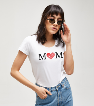Mom <3 Tişört