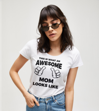 Awesome Mom Tişört