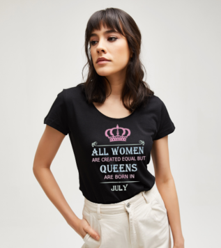 Queens are born in July T-shirt