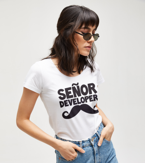 Senior-developer-beyaz-kadin-tshirt-kadin-tshirt-tasarla-on3